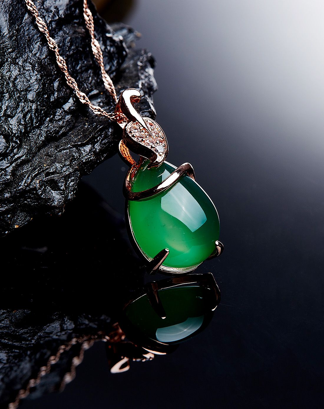 uve 时尚天然绿玉髓吊坠