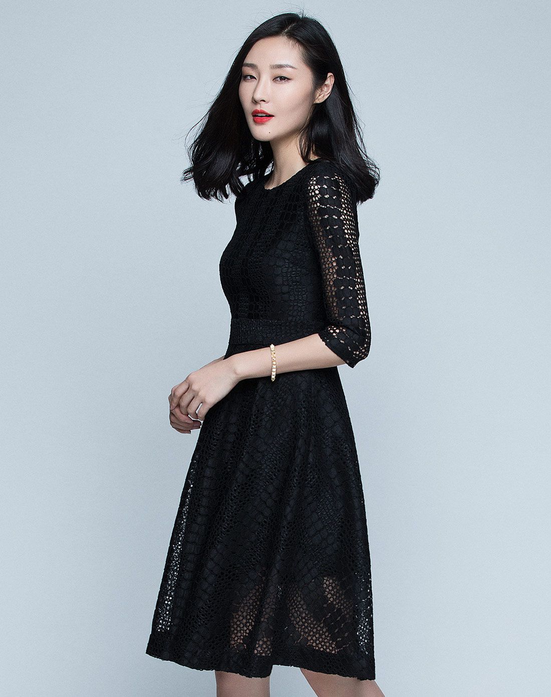 大方镂空水溶蕾丝连衣裙黑色