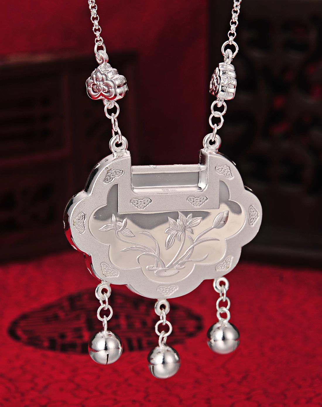 百年宝诚银饰专场百年宝诚 长命富贵宝宝足银吊坠长命锁满月礼盒bbdz