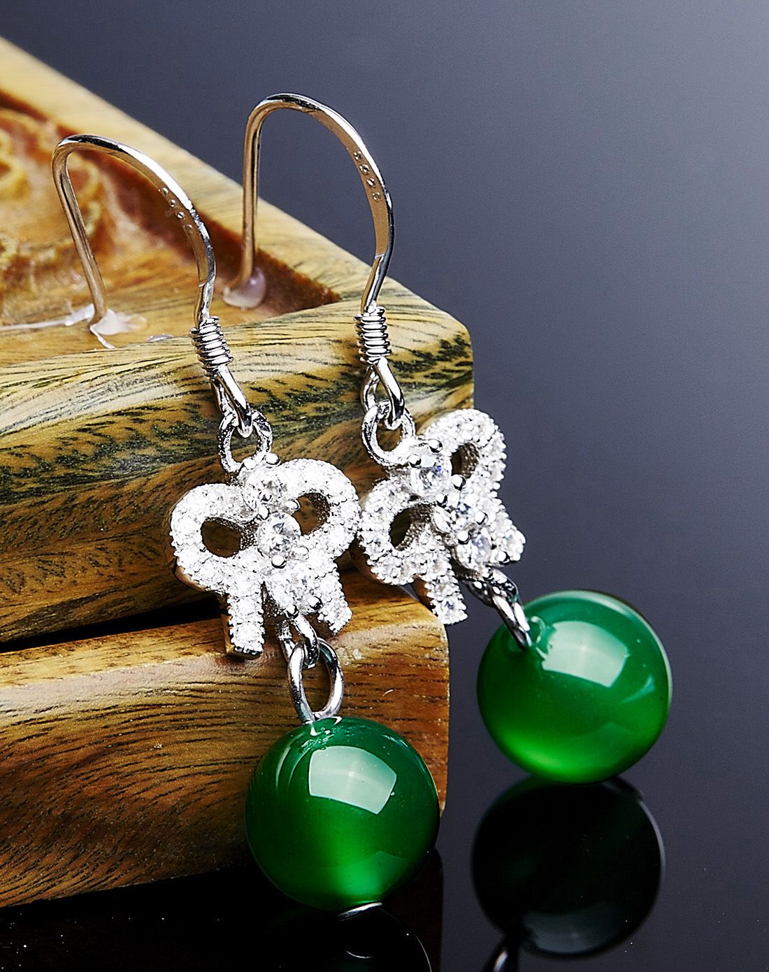 uve s925银镶绿玉髓耳环