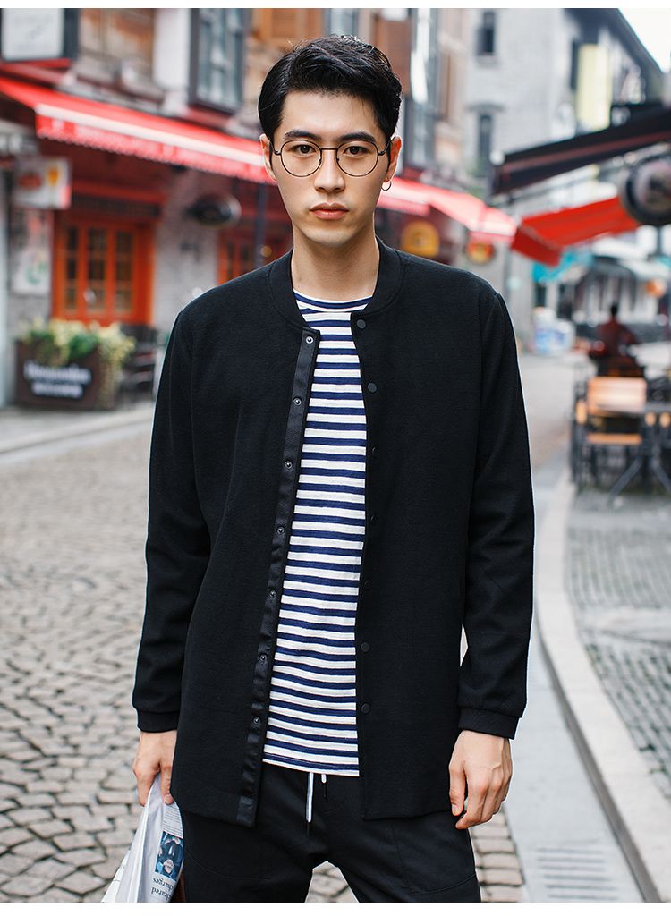 黑色棒球领衣摆开叉中长款休闲夹克