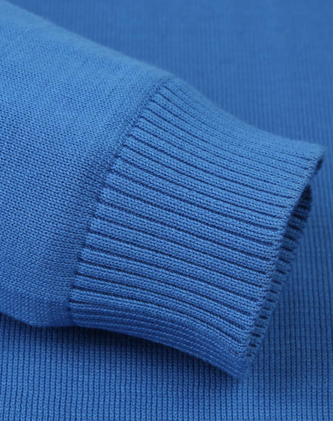 宝蓝色莫代尔时尚圆领纯色针织衫