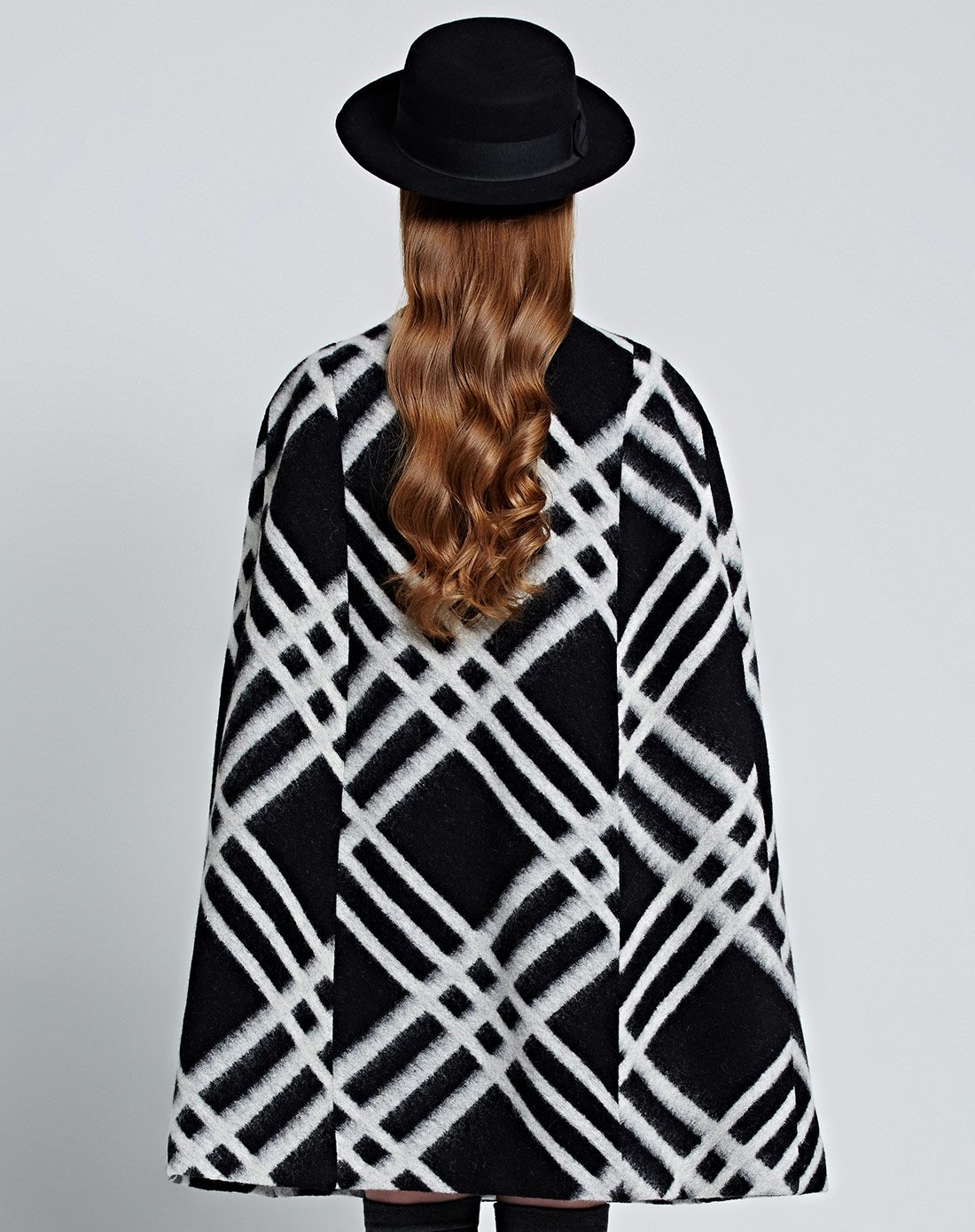 黑白斜格斗篷式羊毛呢子大衣