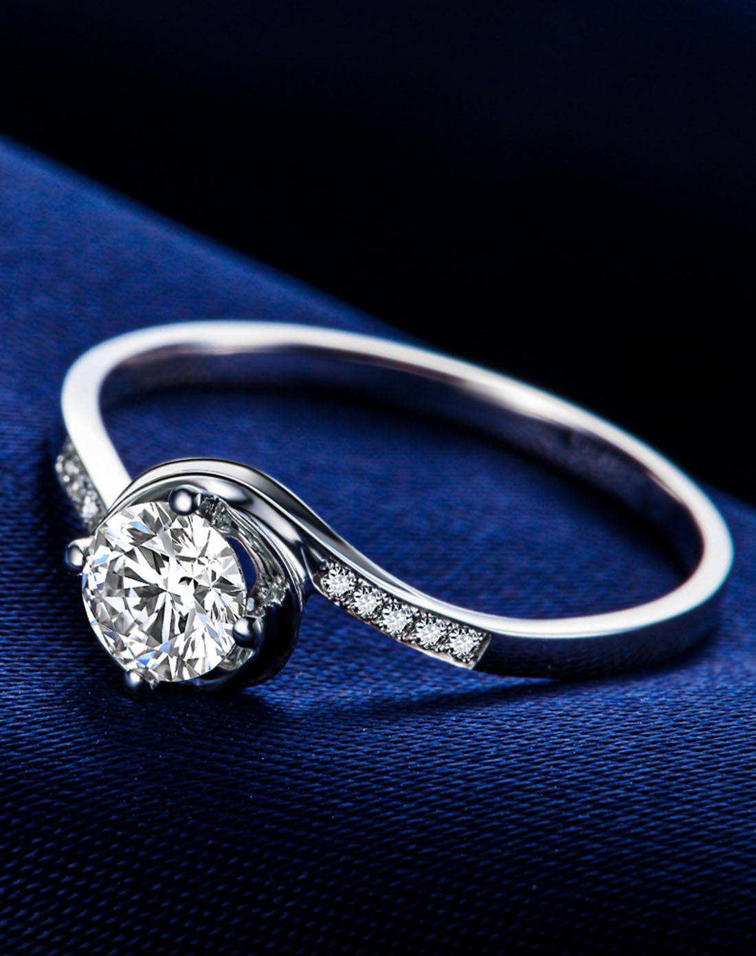 佐卡伊 玫瑰人生 主石vvs净度钻石女戒