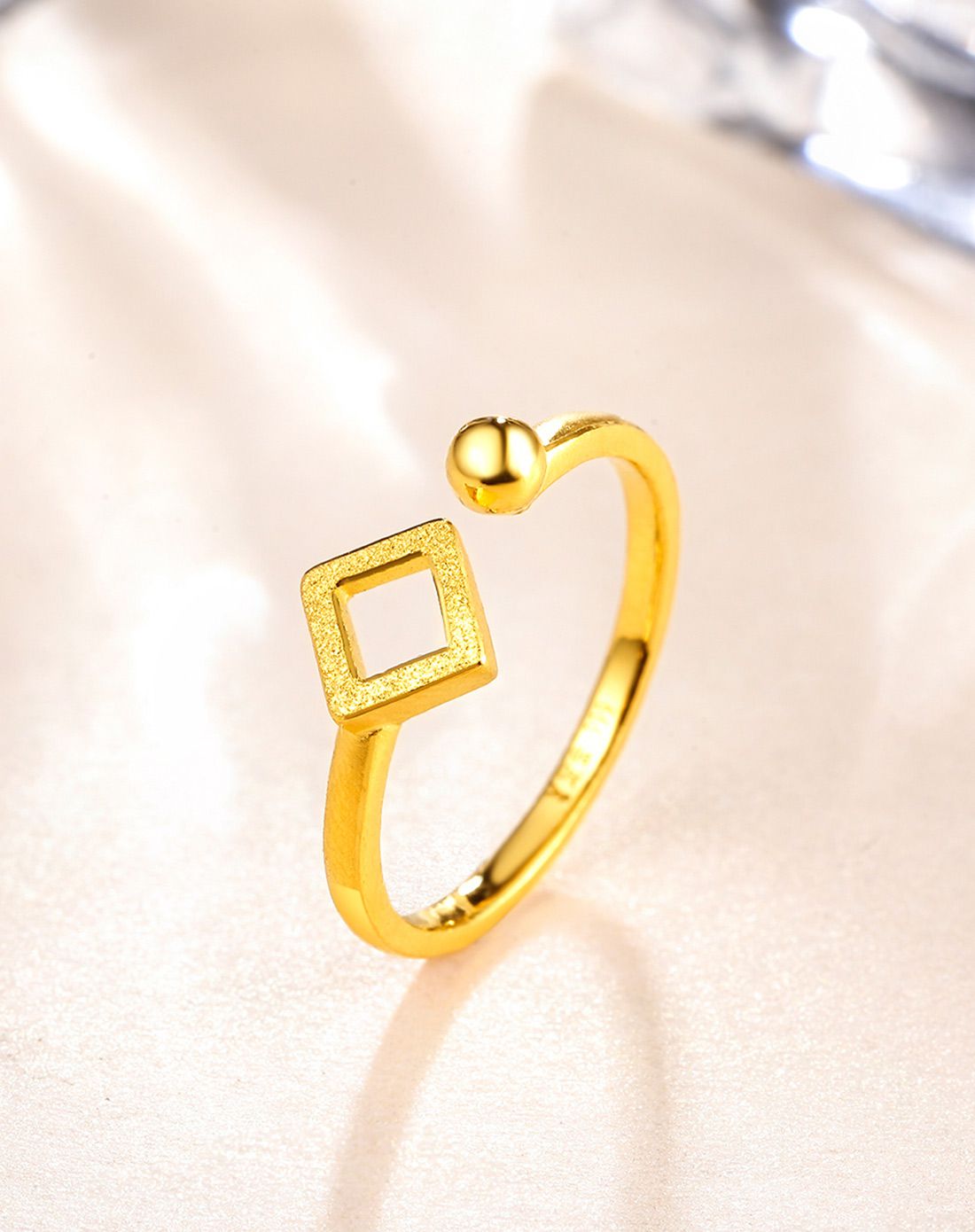 周六福 精品足金菱形开口黄金戒指