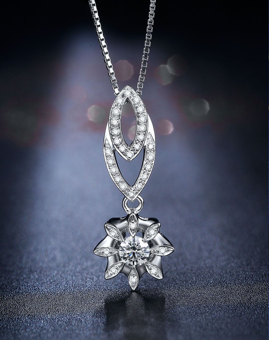 周六福 30分白18k金群镶钻石吊坠