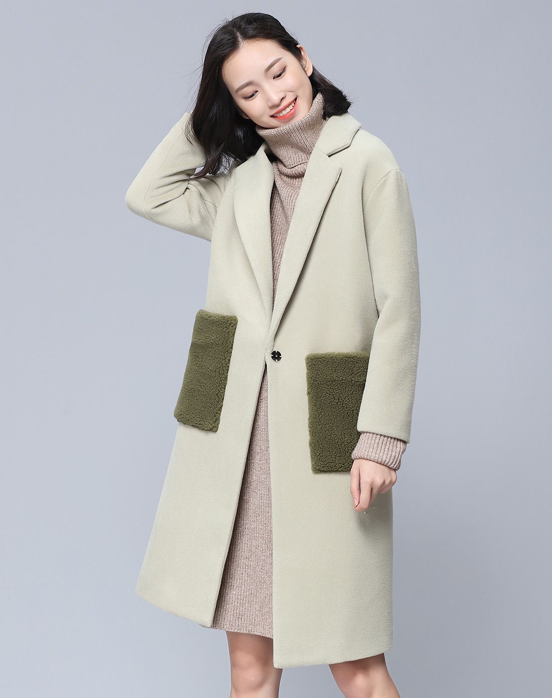 时尚毛呢大口袋外套浅豆绿色