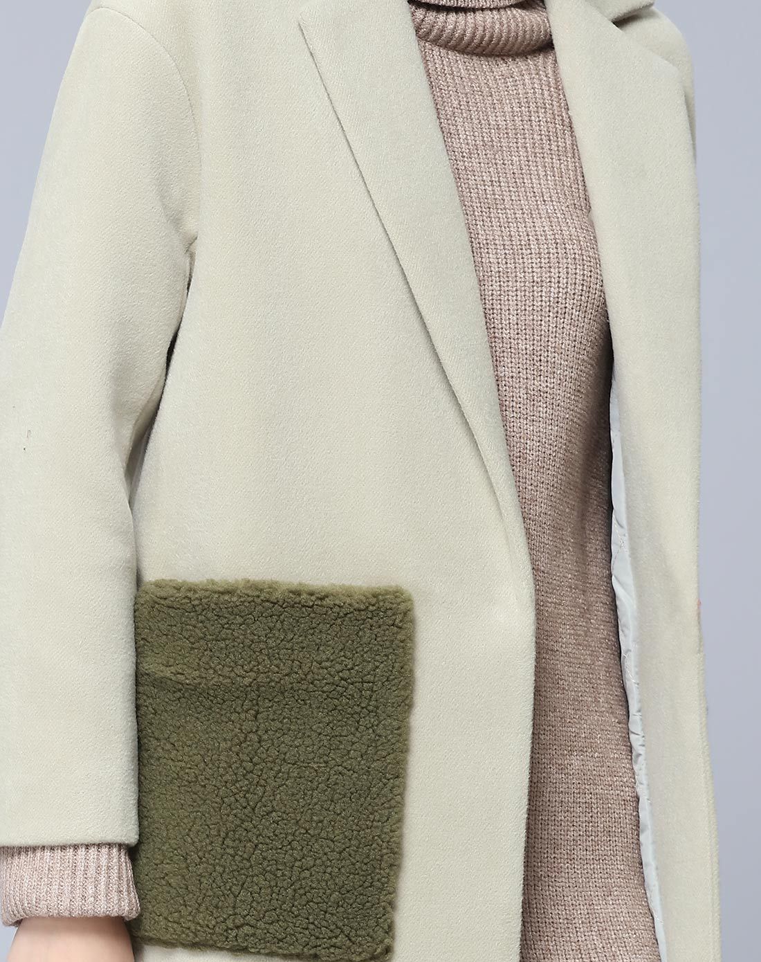 时尚毛呢大口袋外套浅豆绿色