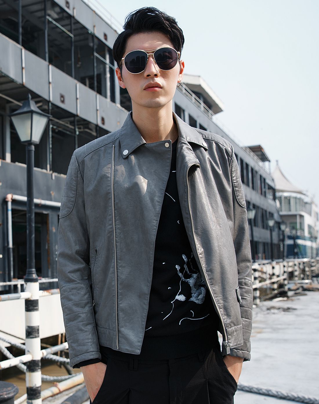 时尚翻领拼接机车风pu夹克黑色