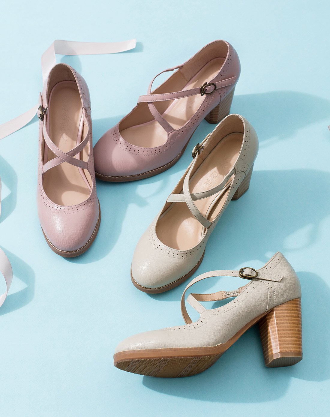 2017新款羊皮粗高跟扣带单鞋浅灰杏