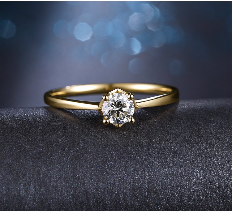 周六福 32分vs净度黄18k金钻戒