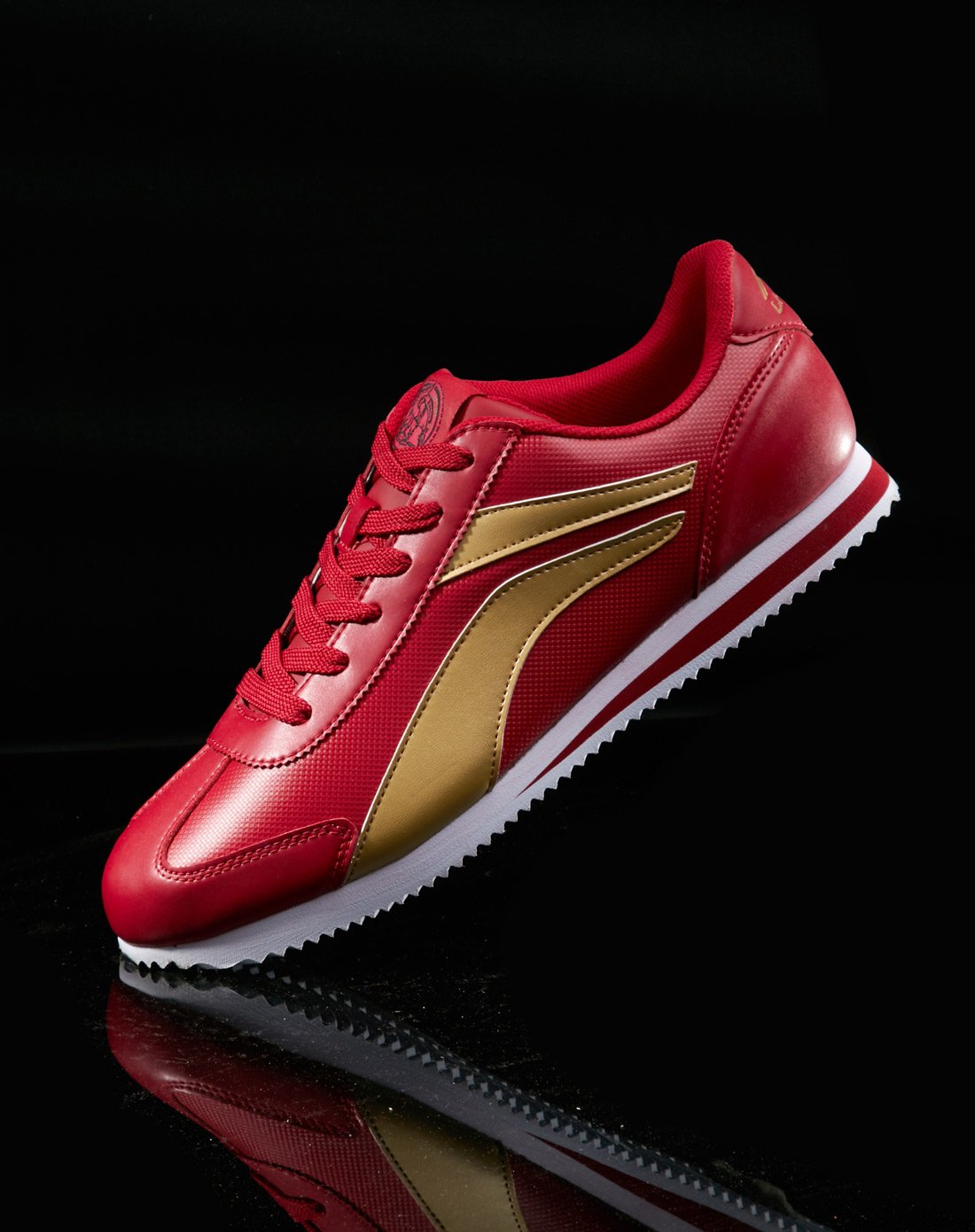 耐磨缓震 男款红色运动鞋 运动生活系列