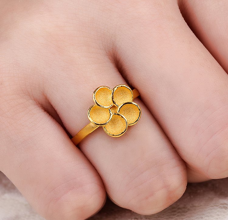 周六福 精品足金花朵系列开口黄金戒指-花季