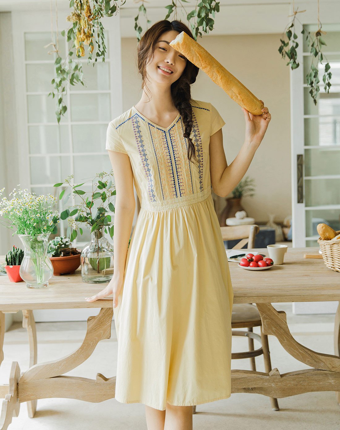 【2017春新品】民族风绣花v领纯棉连衣裙珍珠白