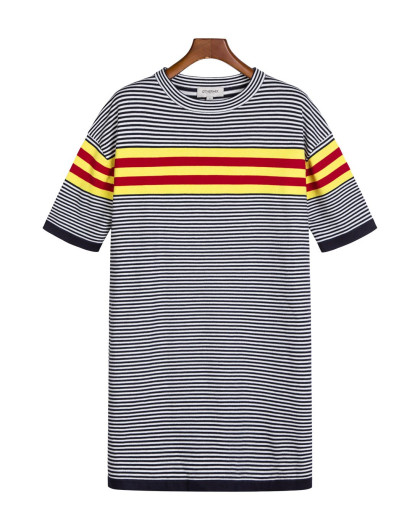 时尚sohot-七格格旗下品牌撞色拼接中袖宽松圆领针织