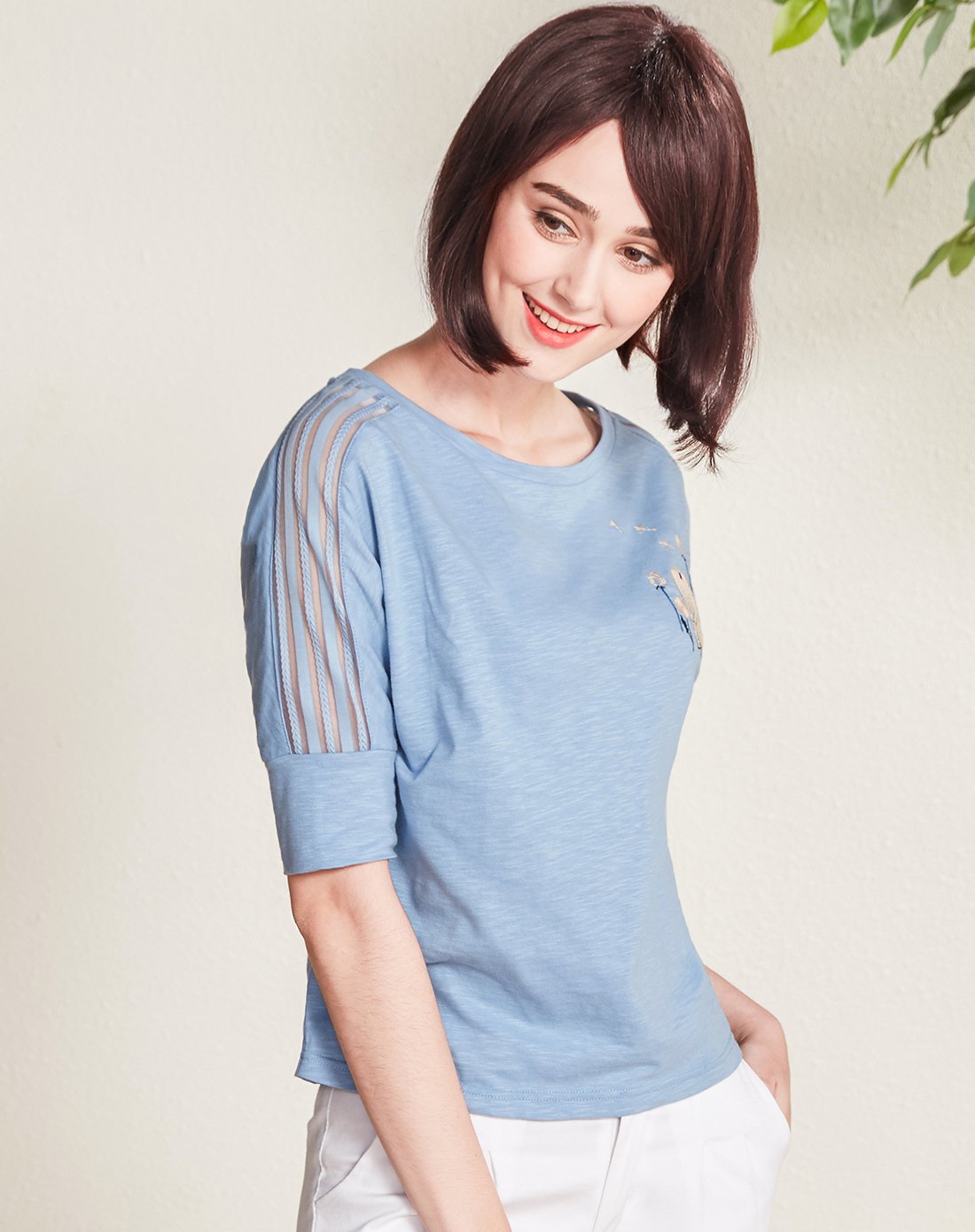 艾蓓怡ibelieveyou女装专场 一字领绣花拼接五分袖t恤天青色 商品编码