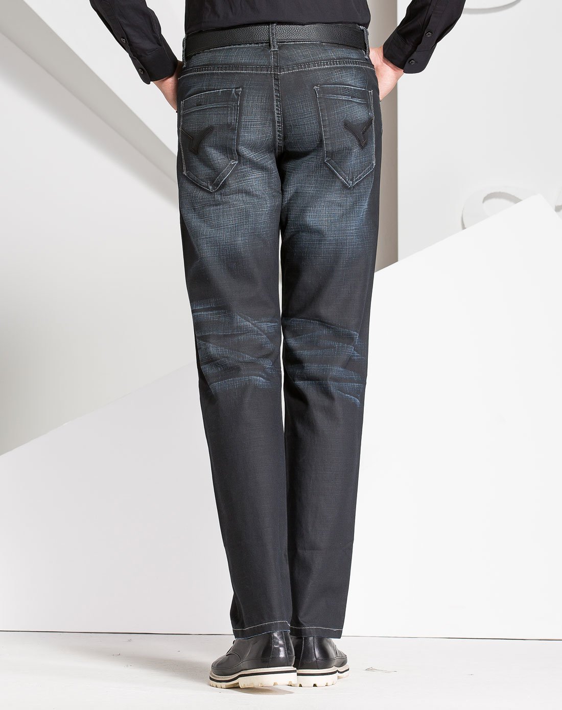 直筒莱赛尔纤维棉牛仔裤黑色