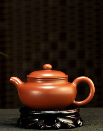 单芳仿古朱泥紫砂壶工艺美术师