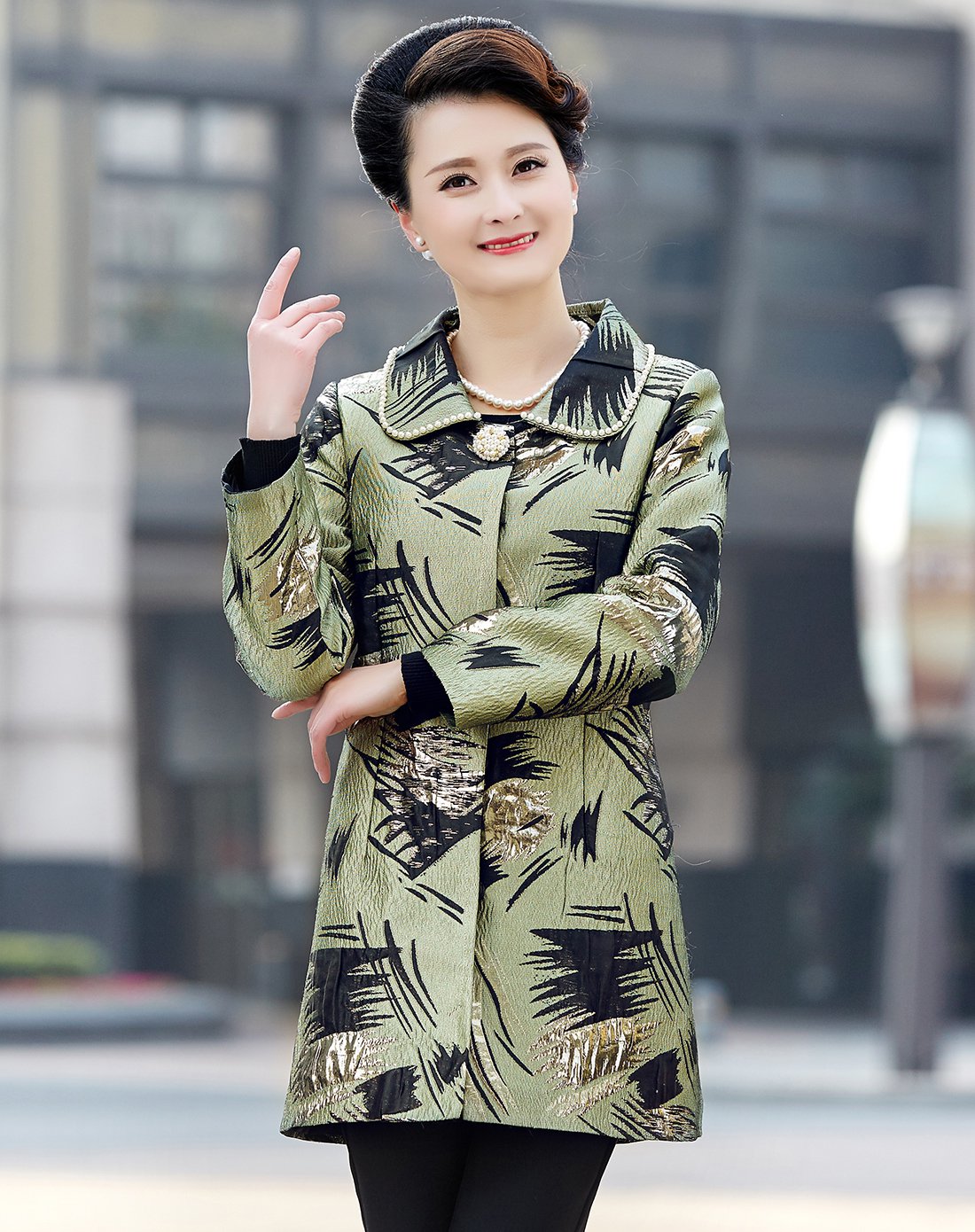 茜韵婡成熟中老年妈妈春秋装翻领钉珠长袖风衣粉色6vxcdf135fs_唯品会