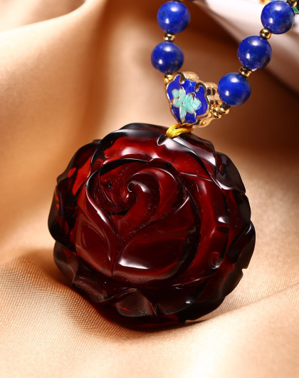 hwsa 赵薇代言-玫瑰心语玫瑰花血珀项链