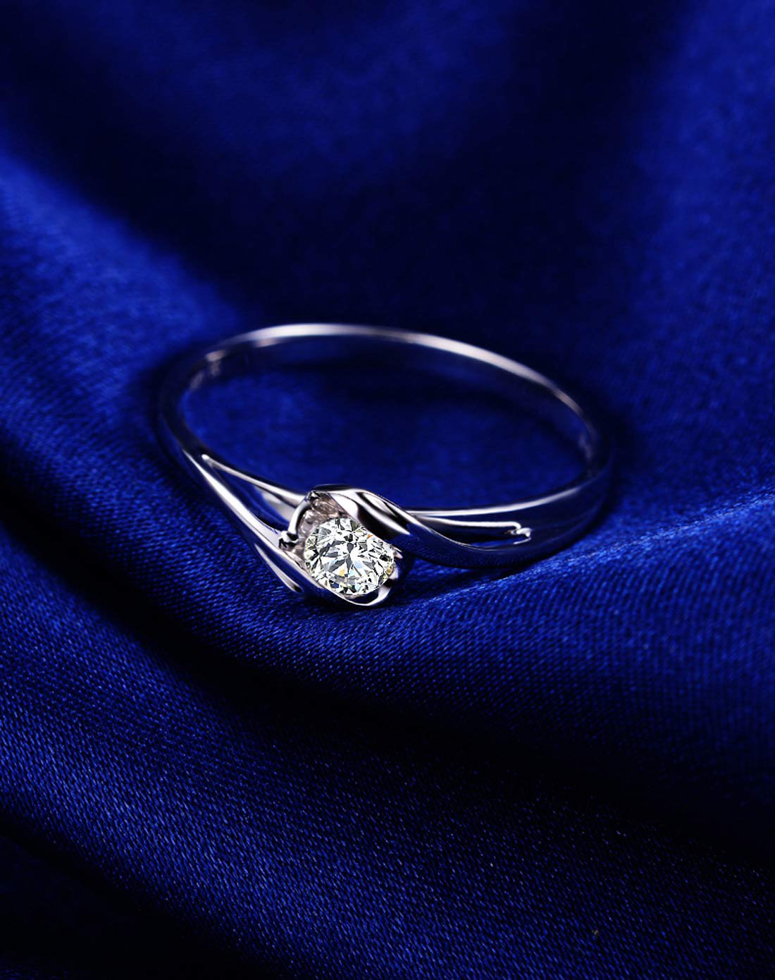 佐卡伊 邂逅 白18k金8分h色钻石女戒/钻石戒指