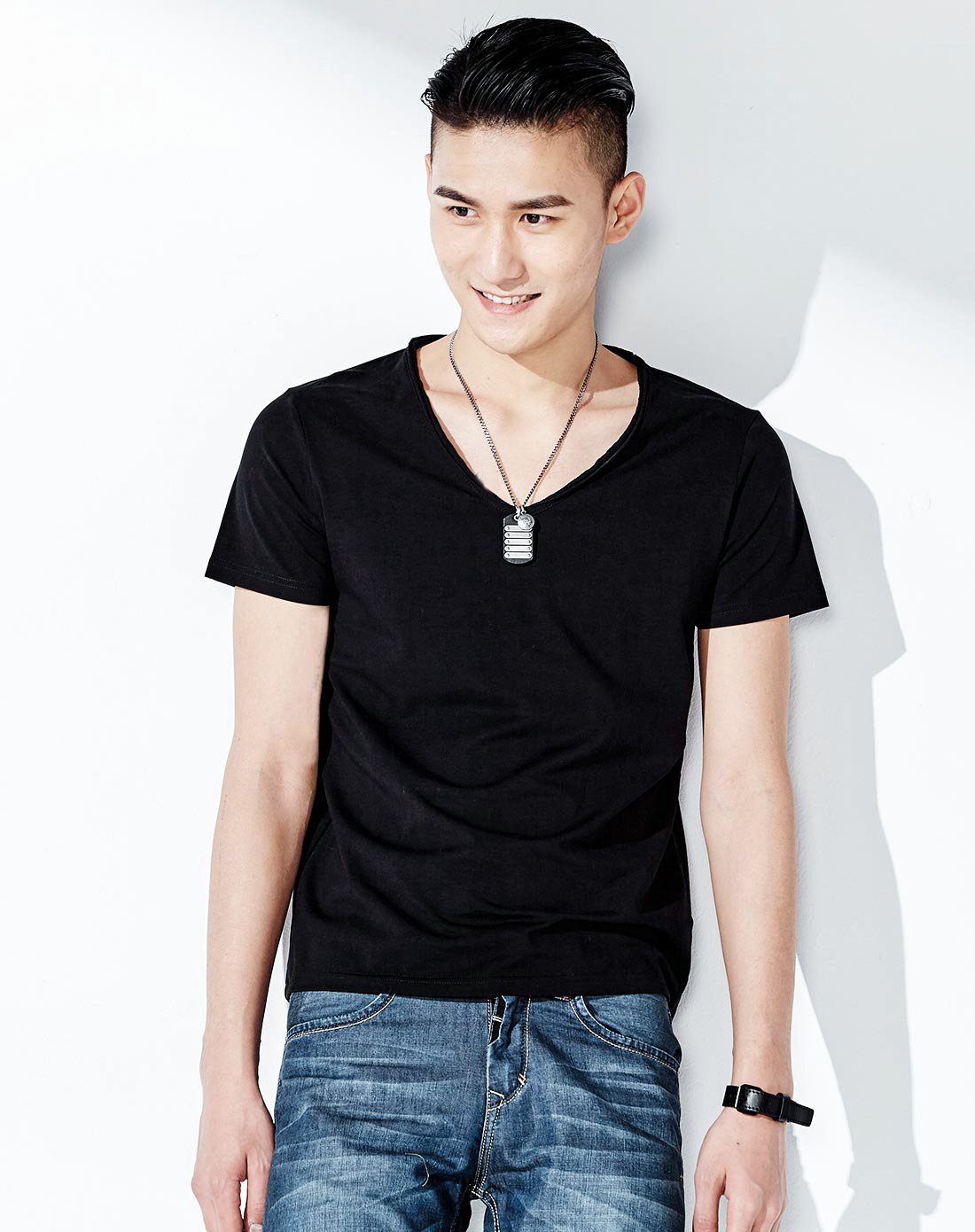 时尚v领经典纯色舒适休闲微弹男士短袖t恤白色