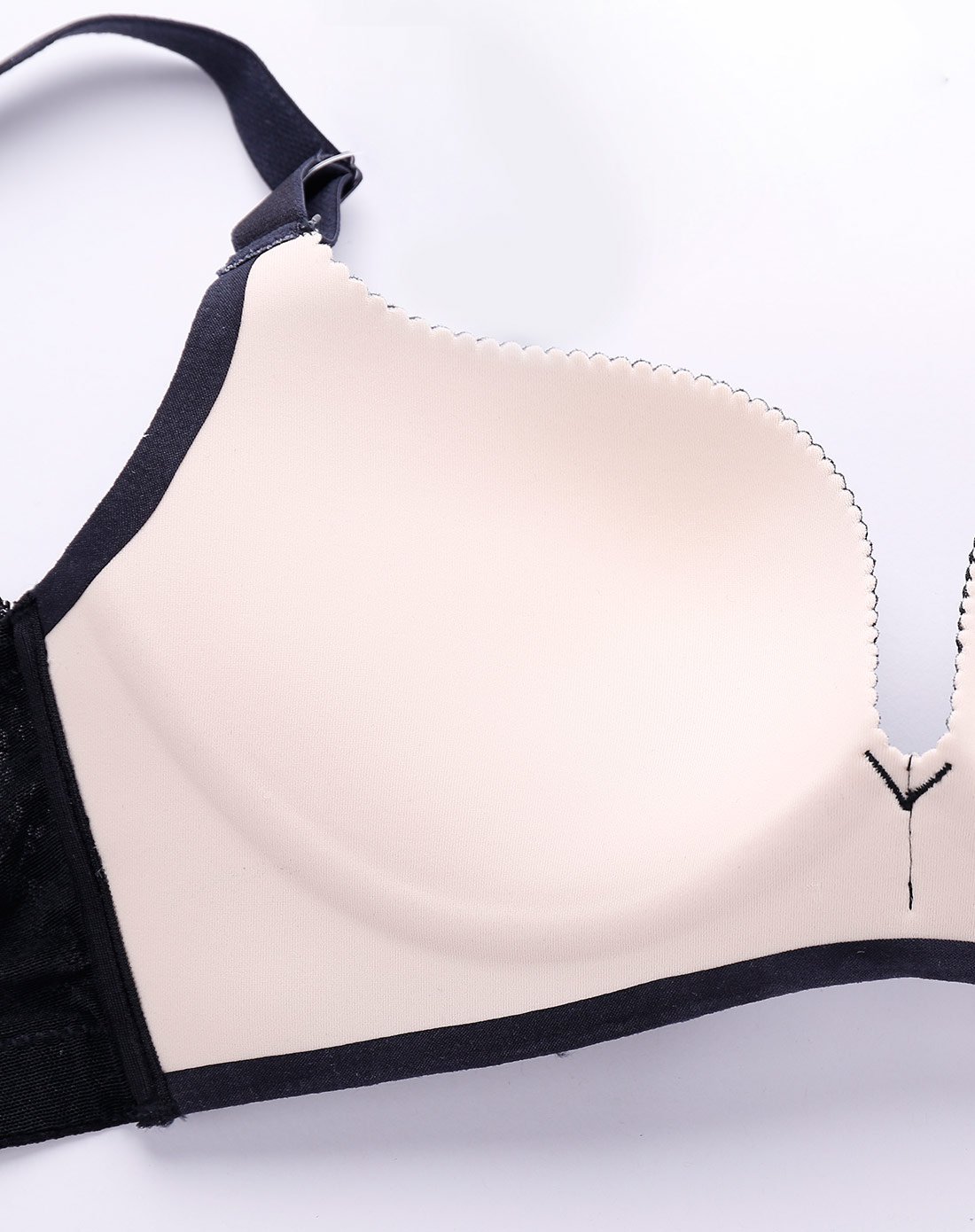 精致蕾丝无痕无钢圈聚拢上托女士文胸黑色