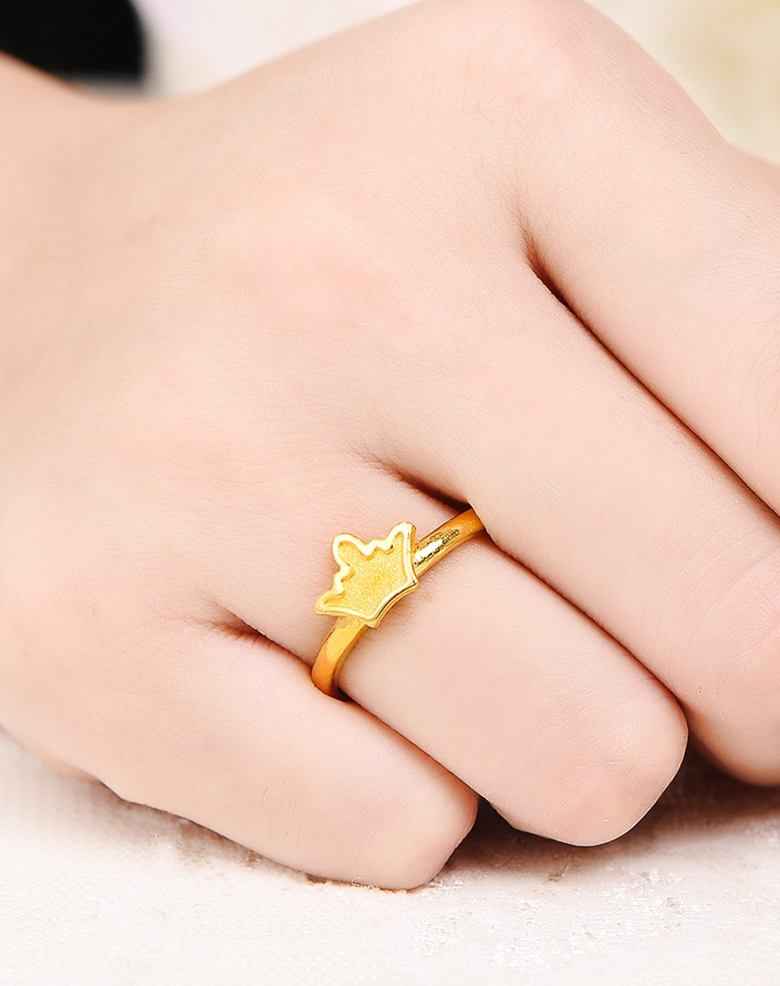 周六福 精品足金皇冠开口戒指