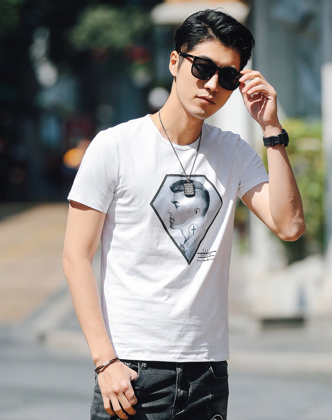 圆领潮流时尚人物仿皮压边印花休闲百搭男士短袖t恤