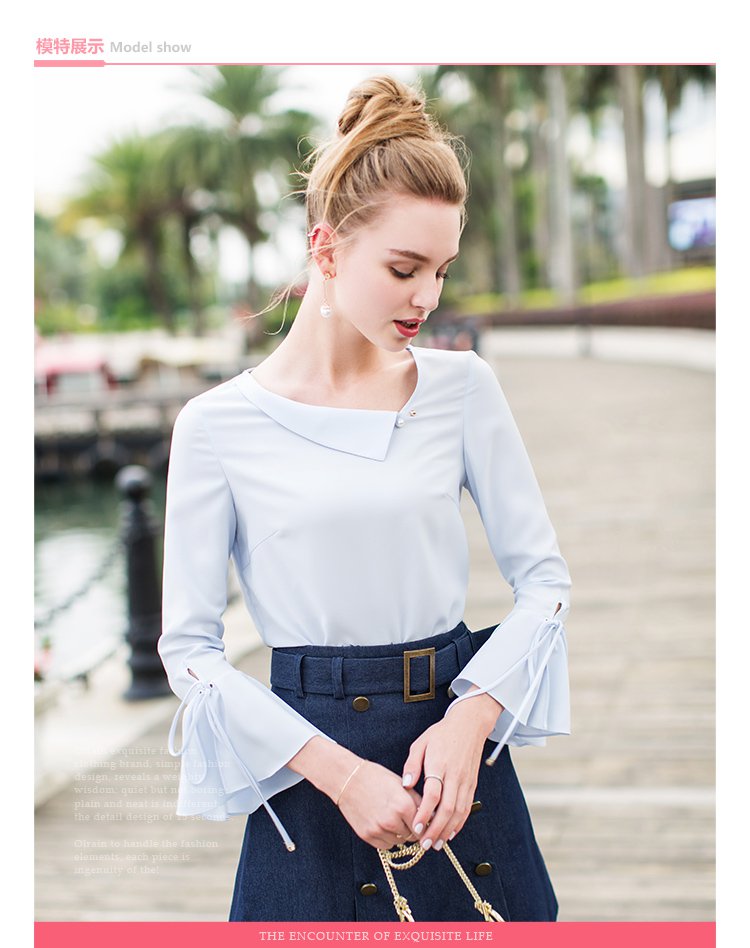 纯色喇叭袖上衣