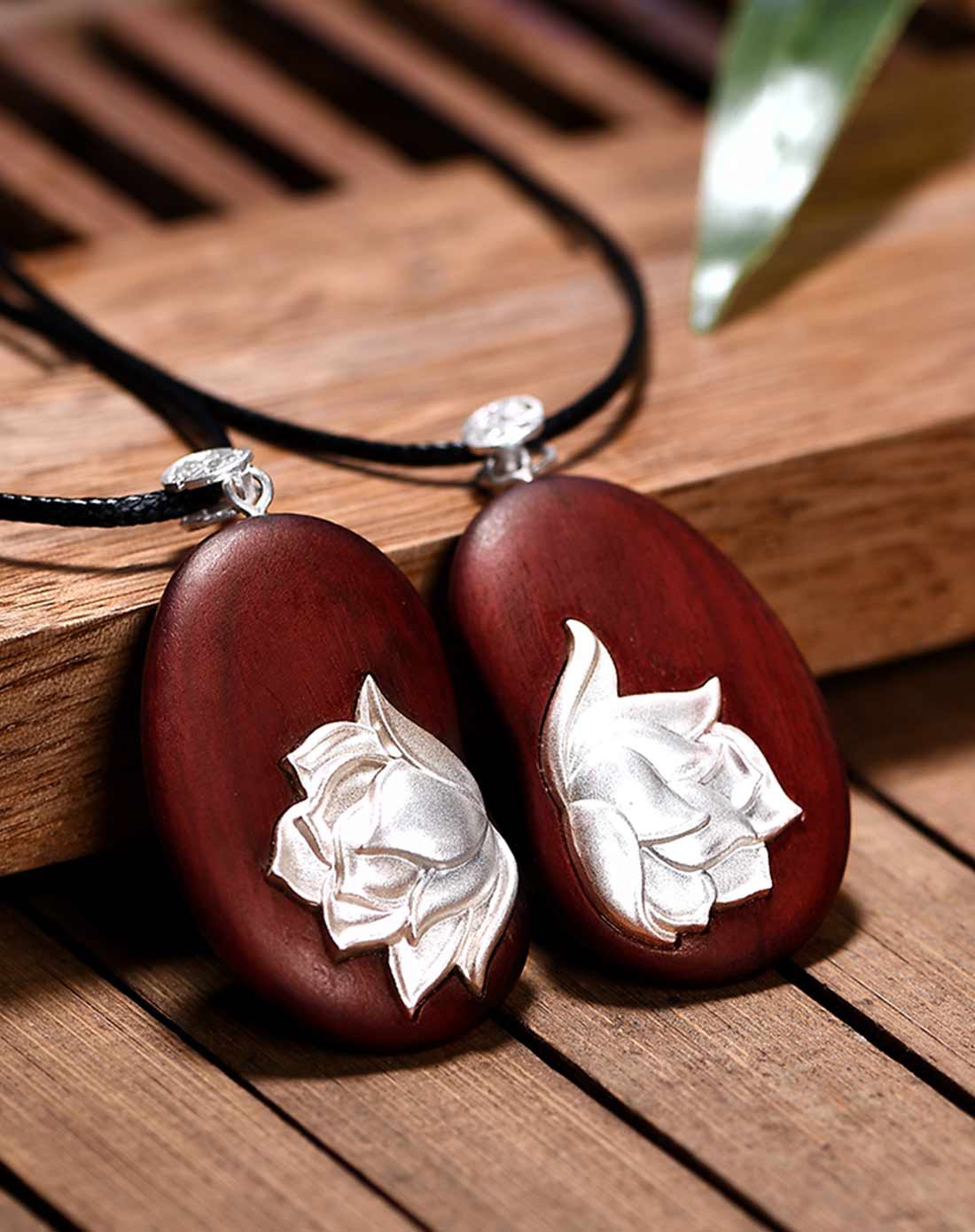 并蒂莲红木银吊坠一对 原创设计