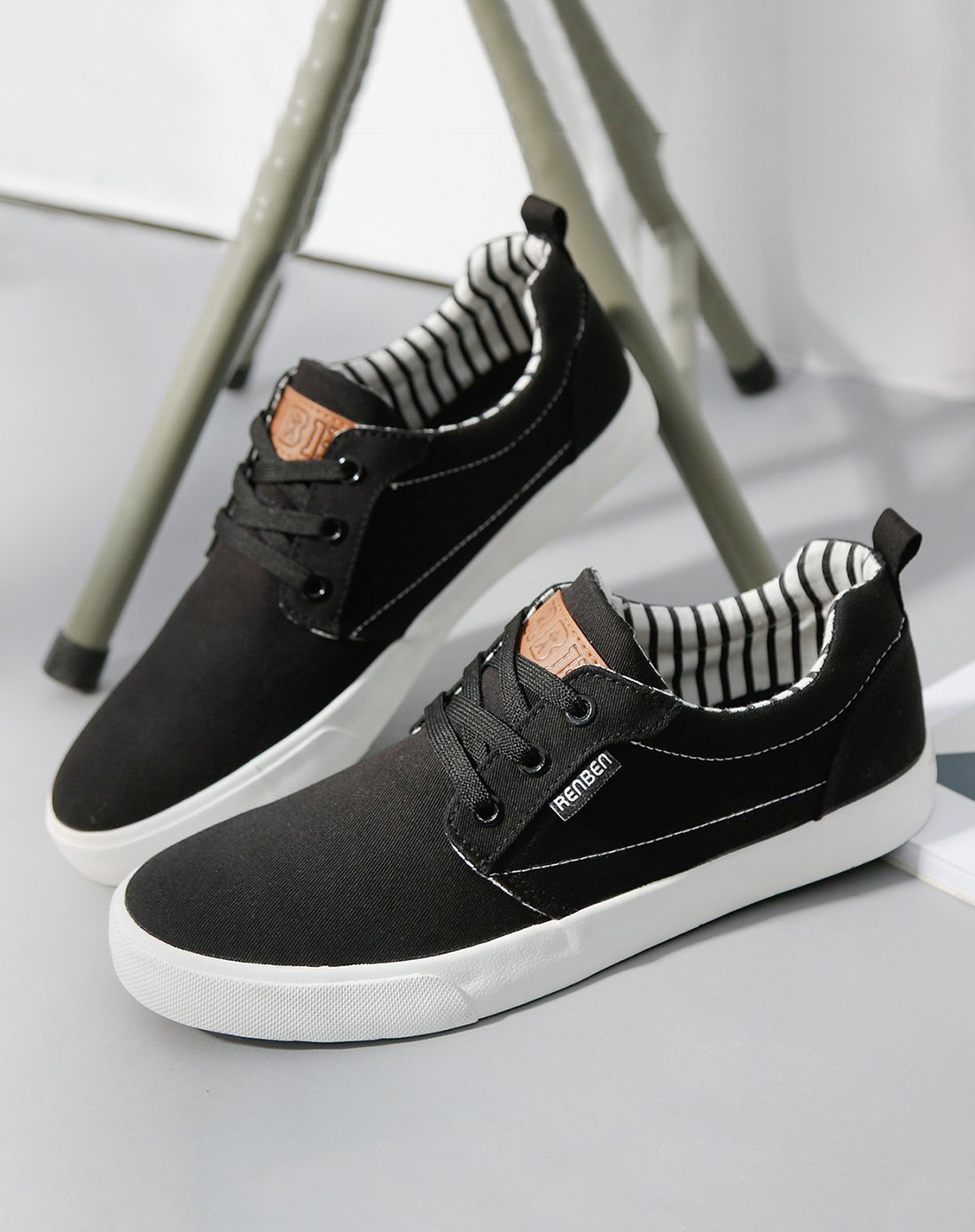 帆布面 男款低帮系带休闲鞋黑色