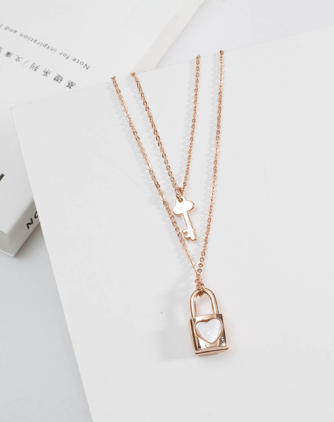 钟情一生时尚合金镶贝壳项链