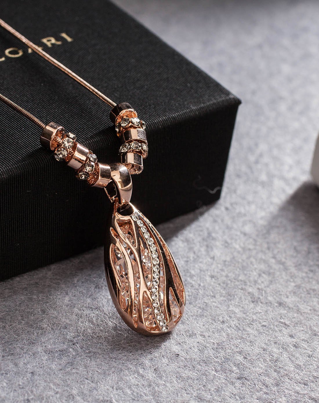 柔情水滴时尚合金镶仿水晶项链