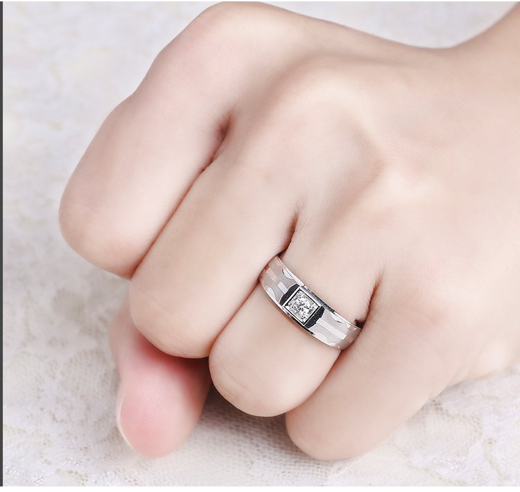 周六福cnc白18k金男款钻石戒指