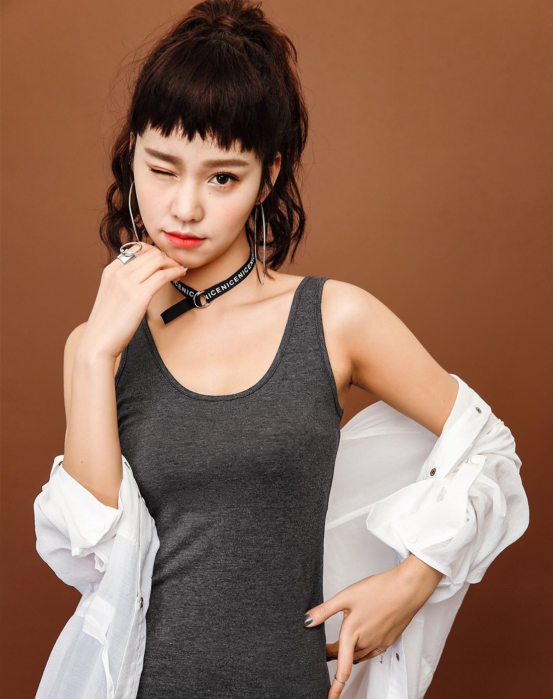 时尚简约纯色修身u型领背心深灰