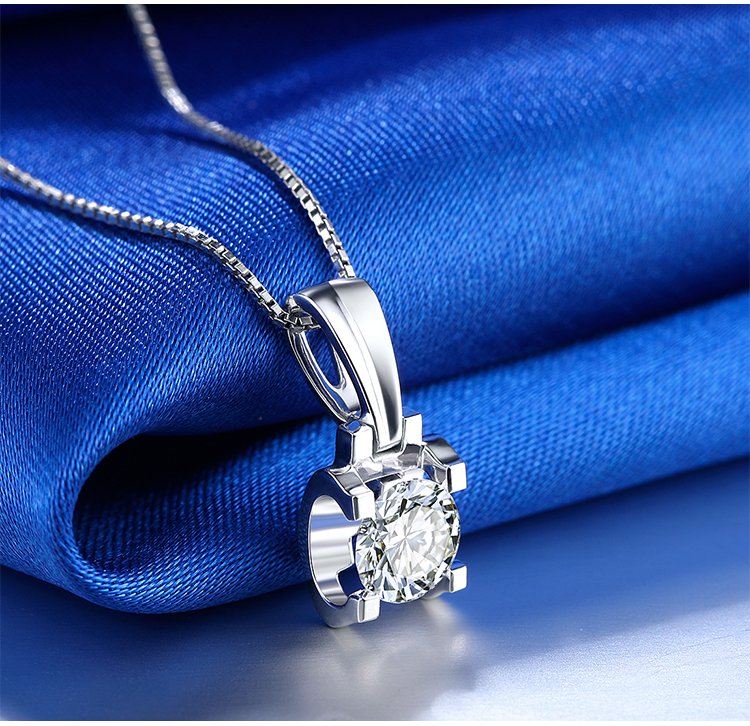 周六福白18k金20分牛头款钻石吊坠