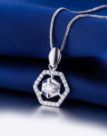 周六福白18k金菱形钻石群镶钻石吊坠