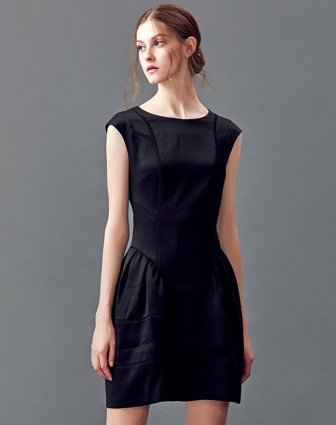 连衣裙子女春夏优雅褶皱立体裙摆气质小黑裙