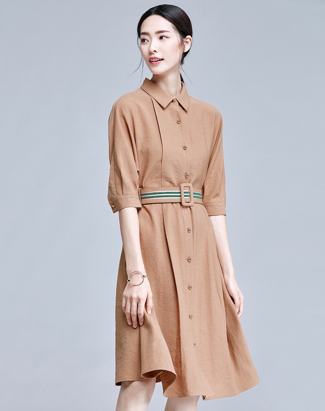 卡其色ol中长款衬衫裙polo领中袖连衣裙