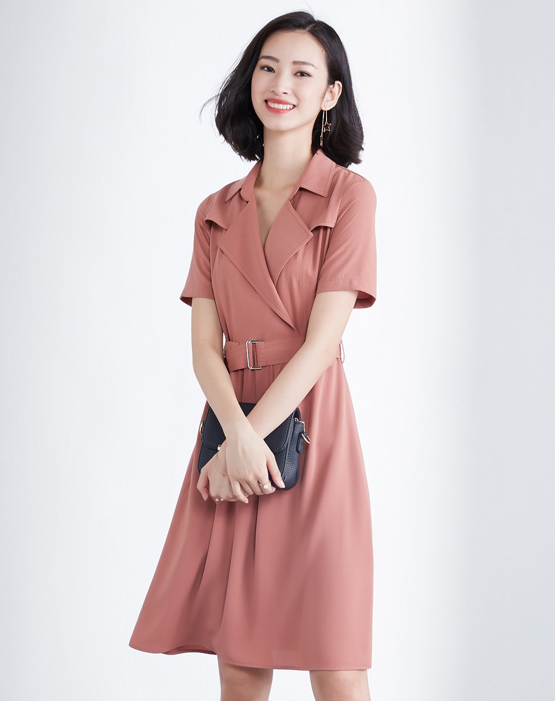 简约大方西装领连衣裙