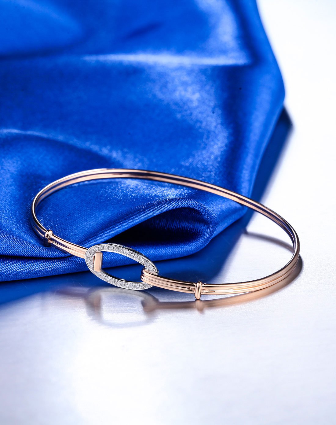 周六福双色18k金时尚钻石手镯