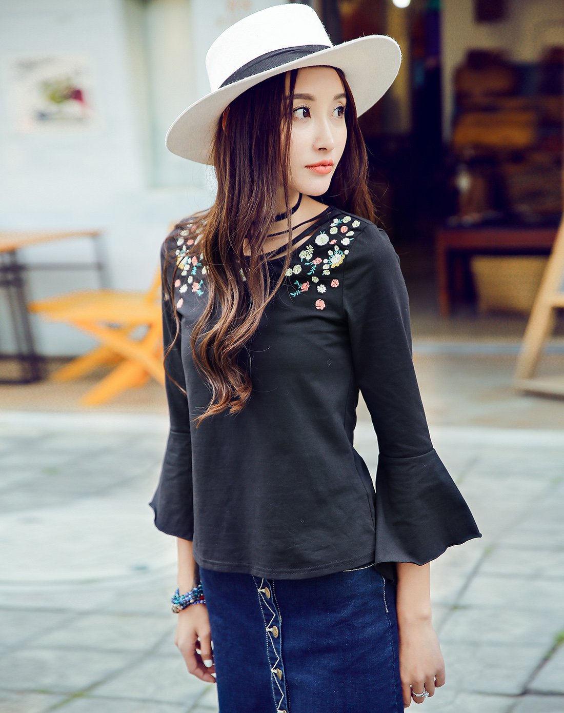 圆领绣花马蹄袖口长袖t恤