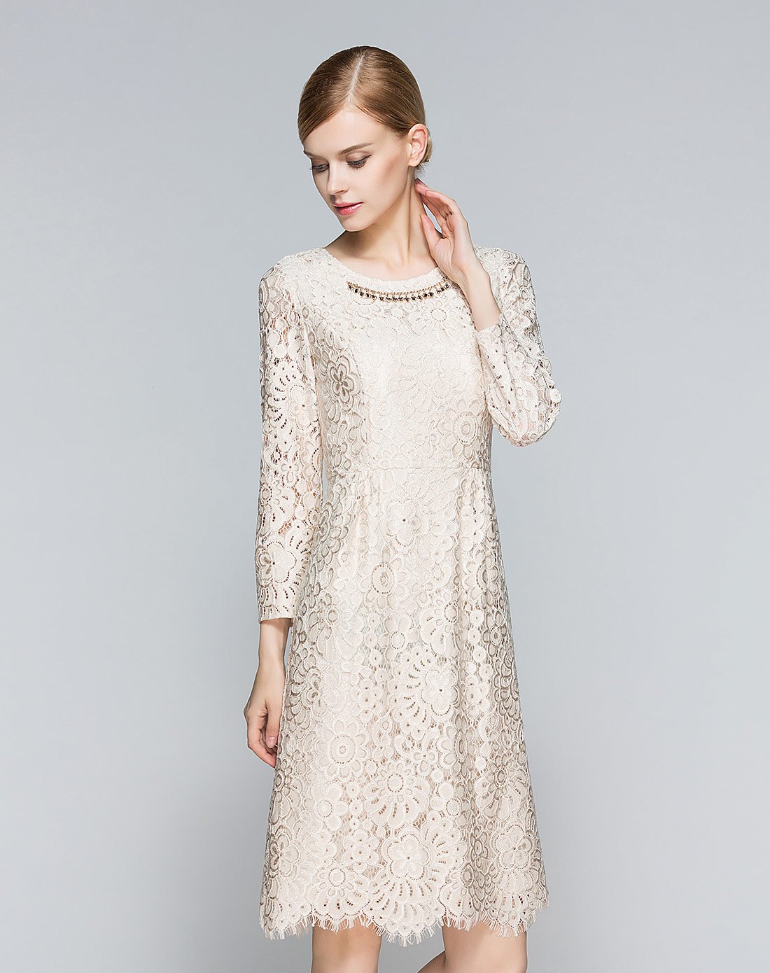 经典故事圆领九分袖秋季连衣裙女修身杏色蕾丝优雅熟女裙