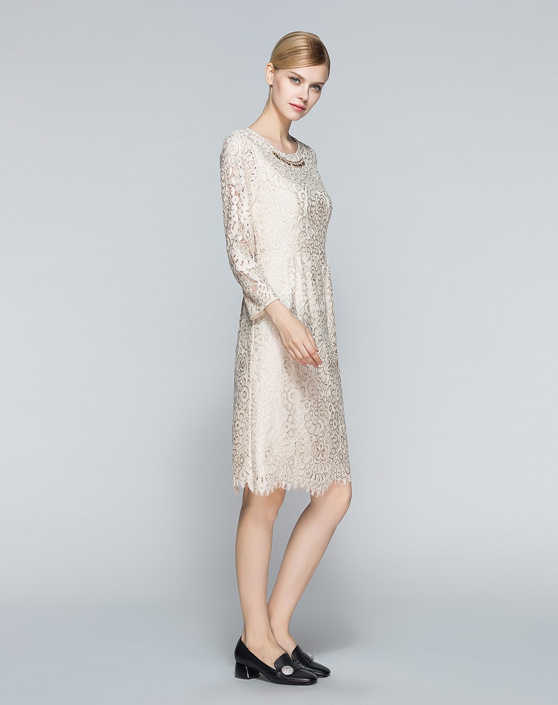 经典故事圆领九分袖秋季连衣裙女修身杏色蕾丝优雅熟女裙