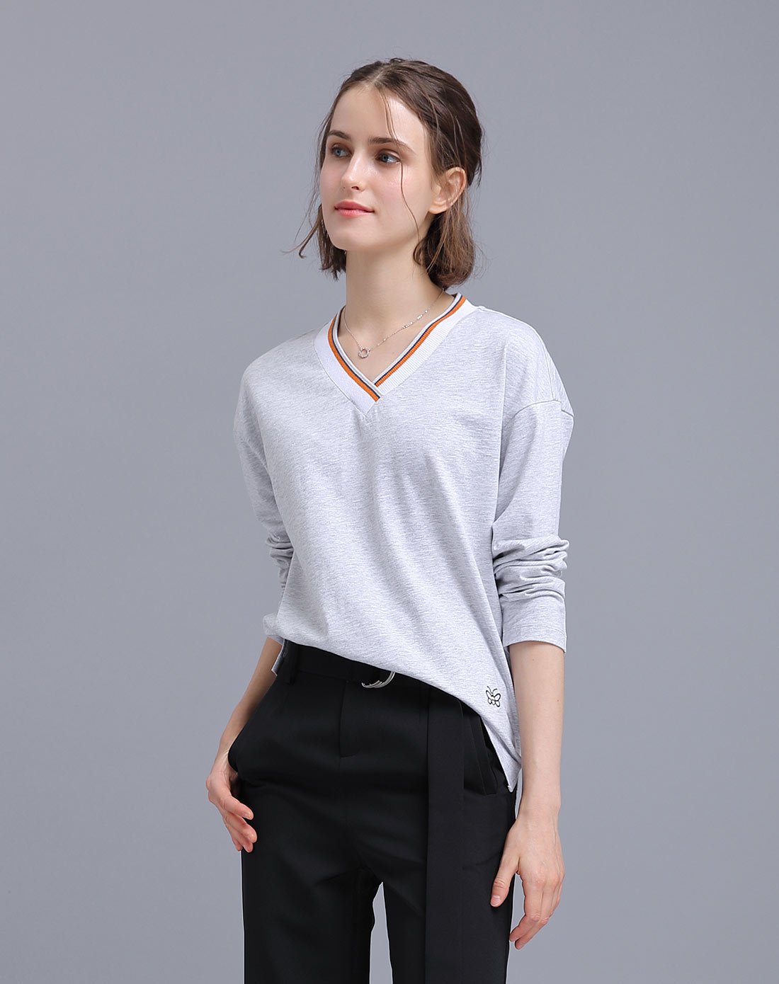 螺纹撞色v领宽松落肩袖打底t恤
