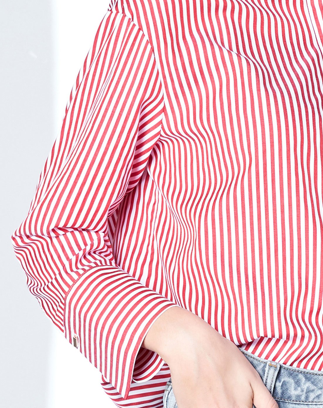 sr畅销简约时尚休闲女款翻领宽窄条纹拼接单口袋收口袖宽松显瘦衬衫sr