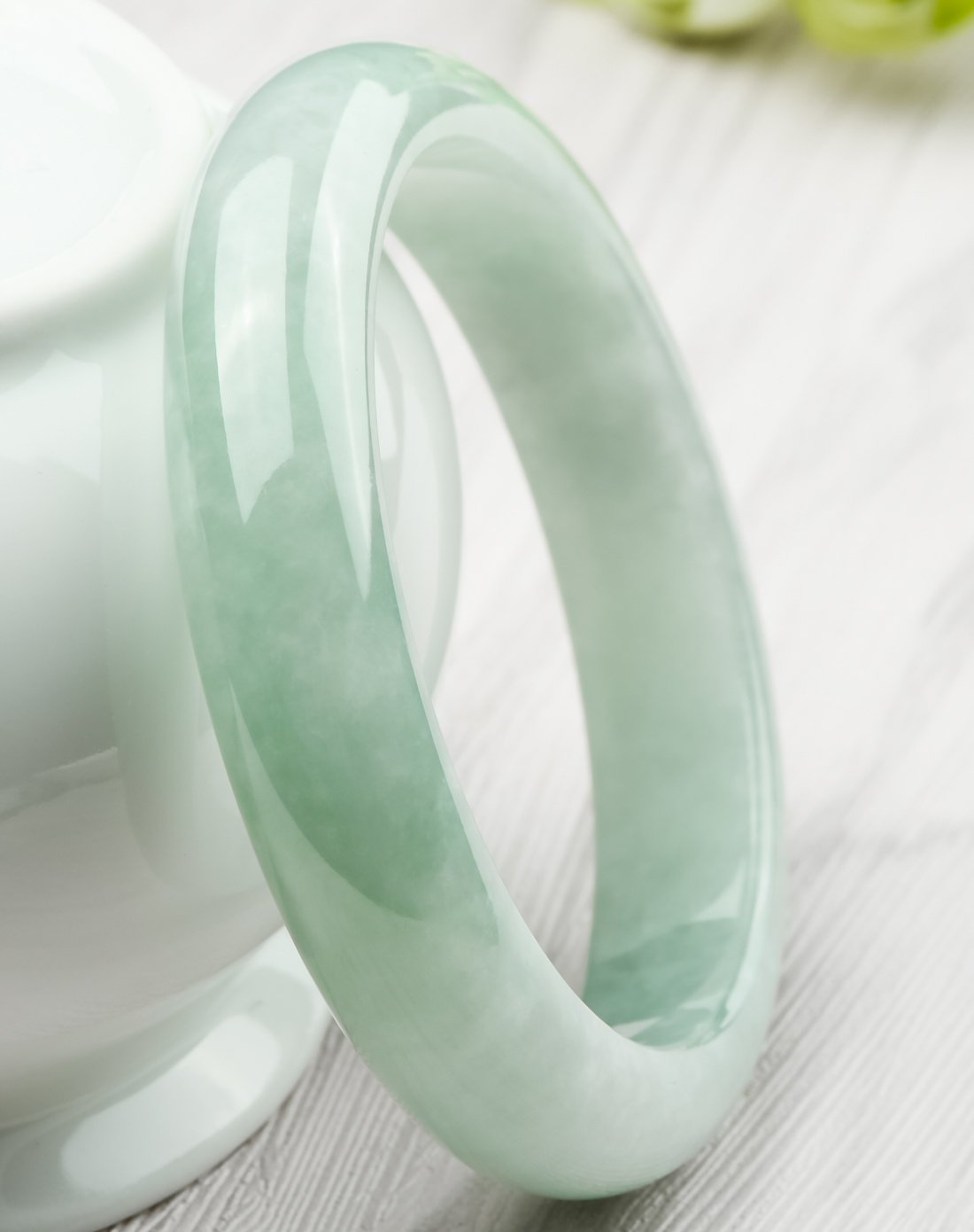 紫气东来 冰种莹润青翠绿正装手镯