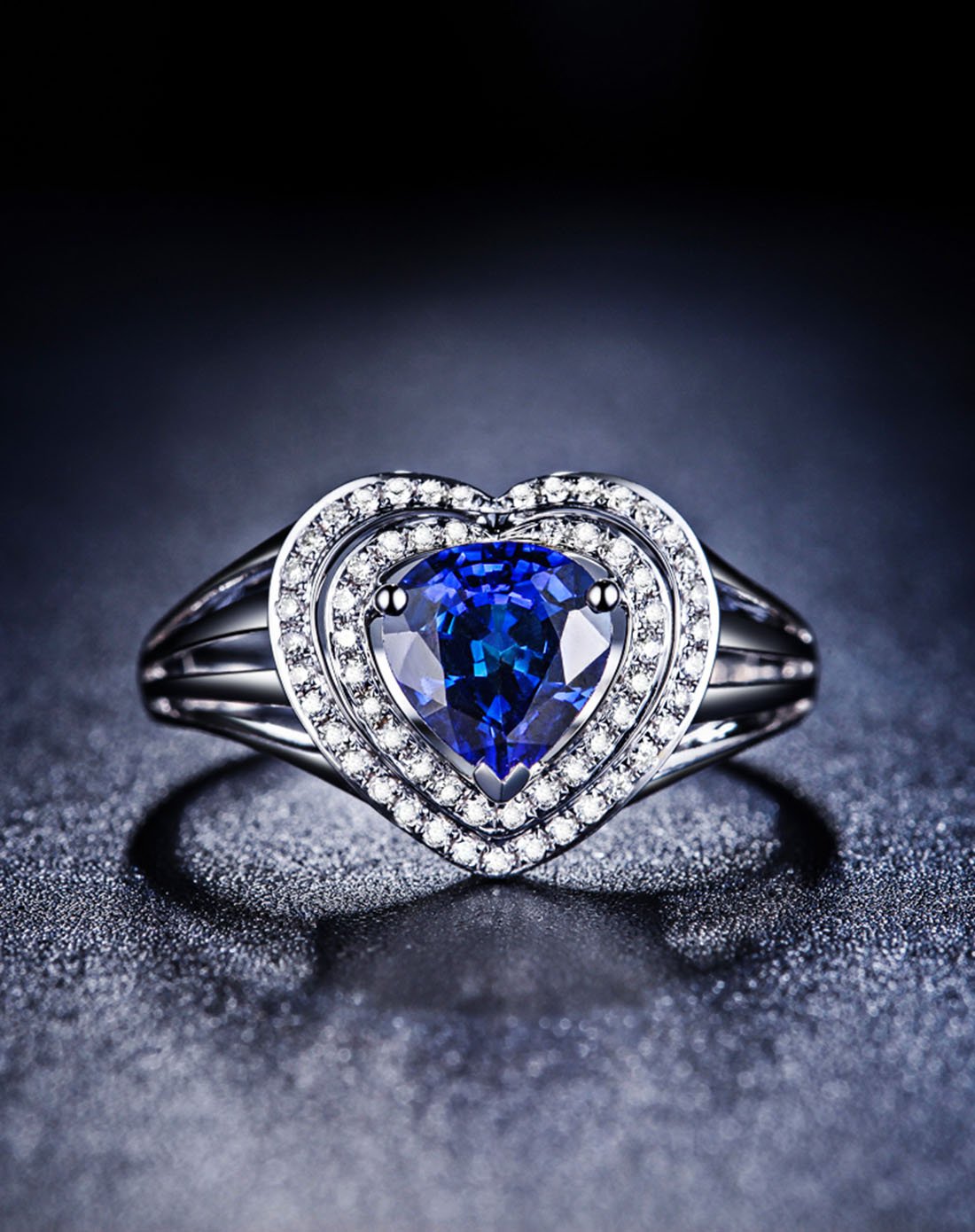 佐卡伊 白18k金1克拉浪漫心形蓝宝石女戒/戒指