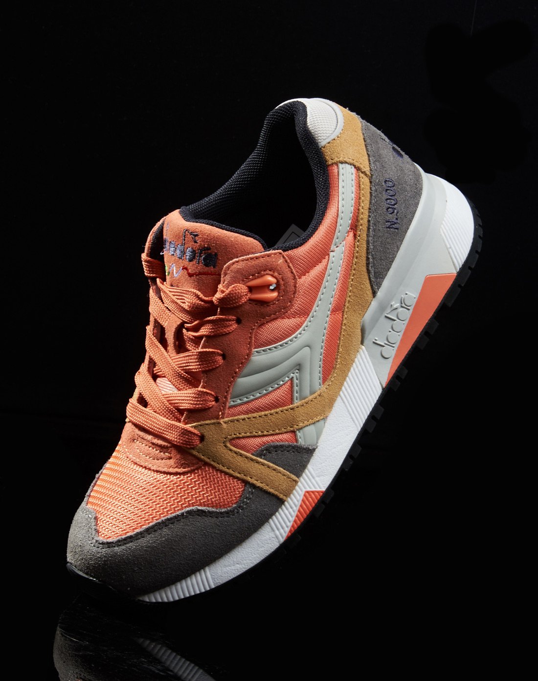 迪亚多纳diadora 耐磨平衡 女款浅橘色 灰色复古跑鞋 跑步系列